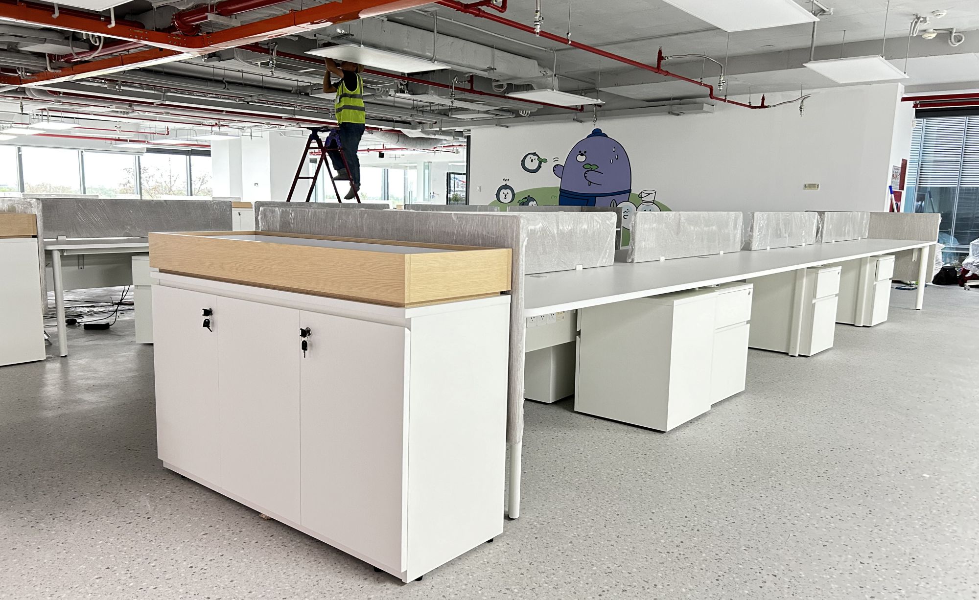 thi công thiết kế cụm bàn làm việc tại dự án shinhan