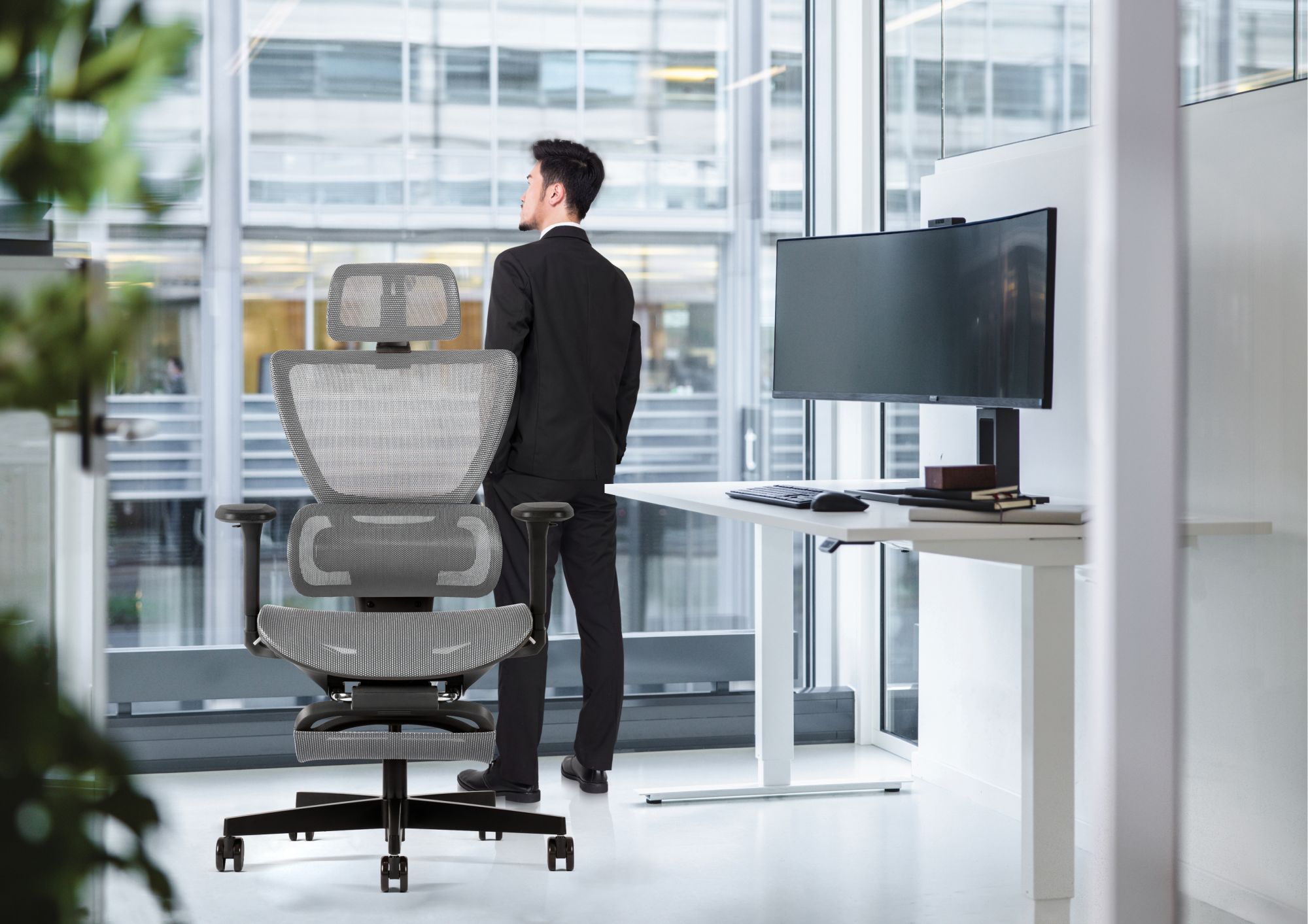 Ghế gác chân ERGOLUX R biểu tượng của phong cách