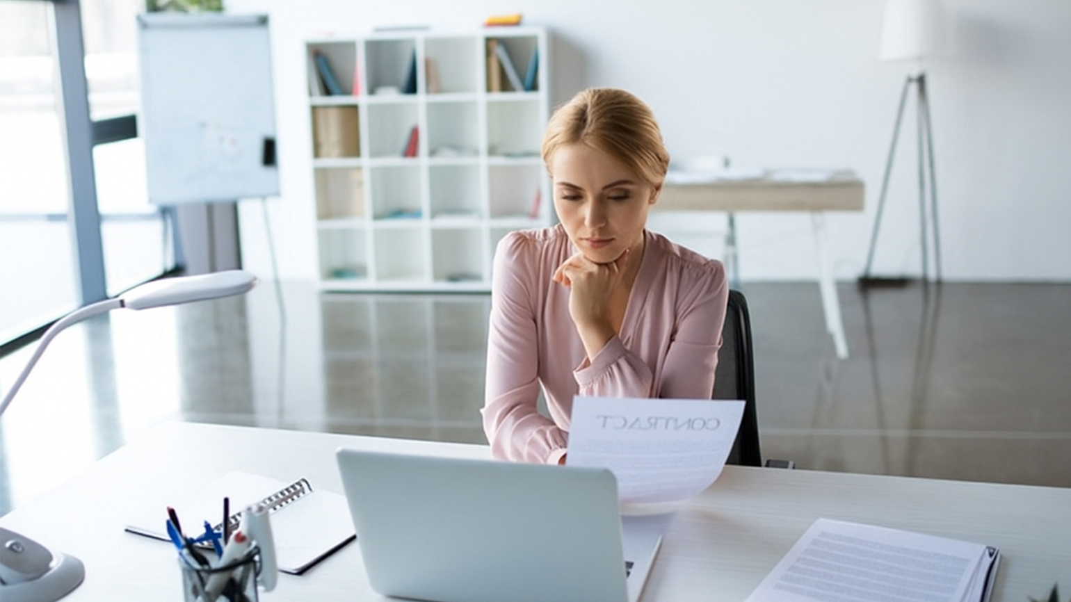 Executive Desk: The Silent Weapon of Modern Management Strategy