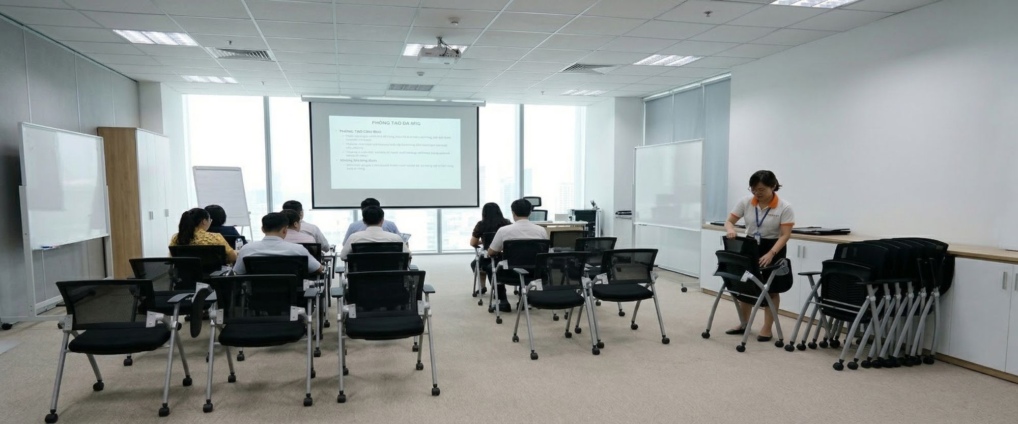 Phòng Đào Tạo Đa Năng: Sử Dụng Ghế Training Gấp Gọn Để Tối Ưu Không Gian